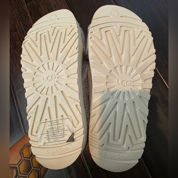 UGG Women's Size 9 Fuzz Sugar Terry Cross Metal Grey Slide Slippers Soft Cozy - Picture 6 of 9